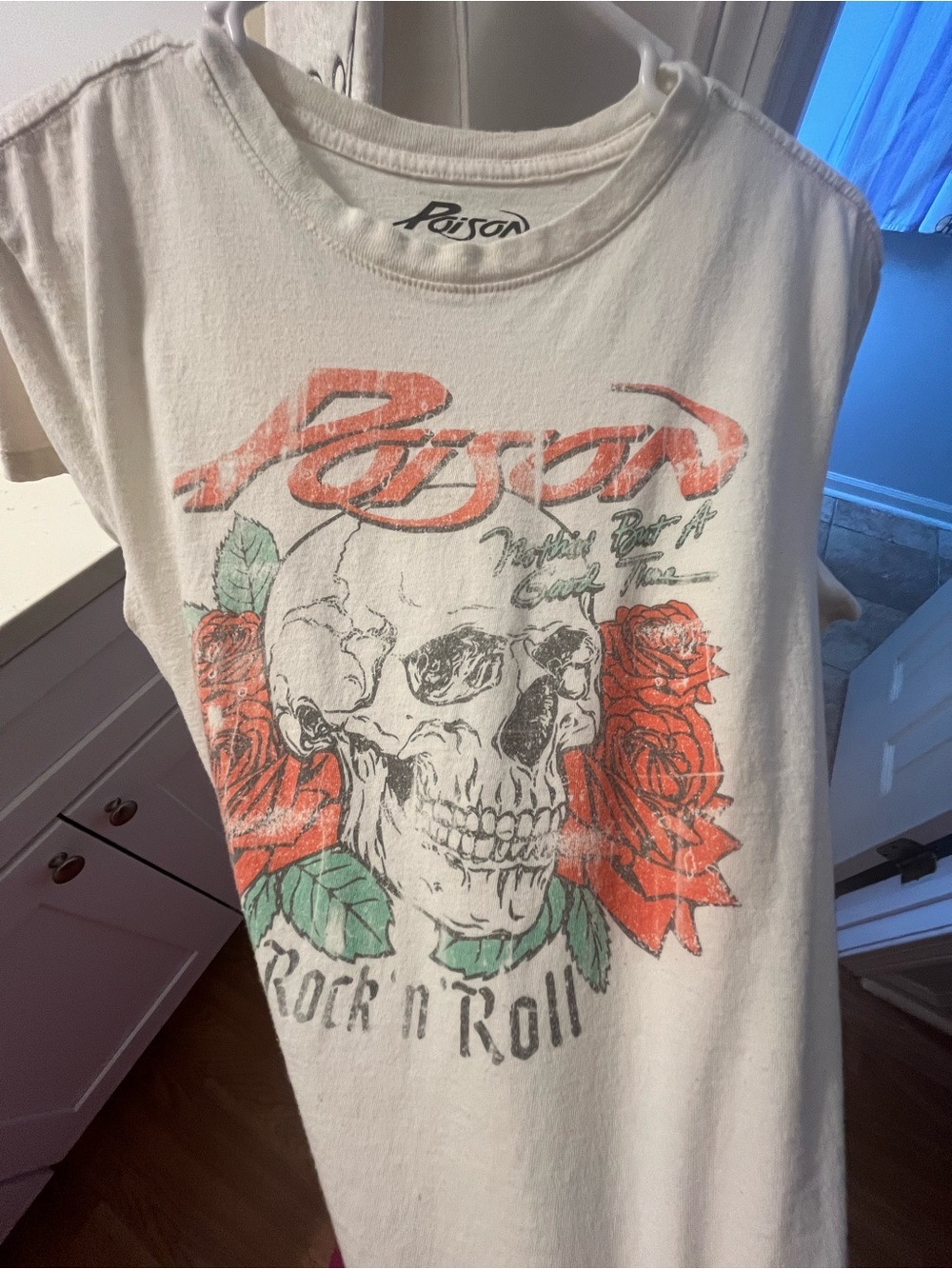 Flash sale 💥Poison T-shirt - women’s medium - skull 💀 design - Picture 2 of 4